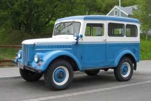 Это вообще не то.
Это - рамные внедорожники. Погуглите, что это такое.
Ближайший их аналог - ГАЗ -69.