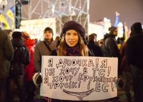 Хохлы, вон, европейские поношенные труселя нюхают и счастливы.