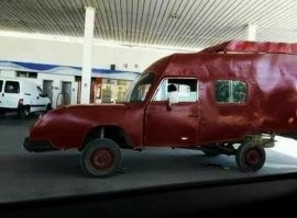 А вот и машина, которую все рисовали в детстве