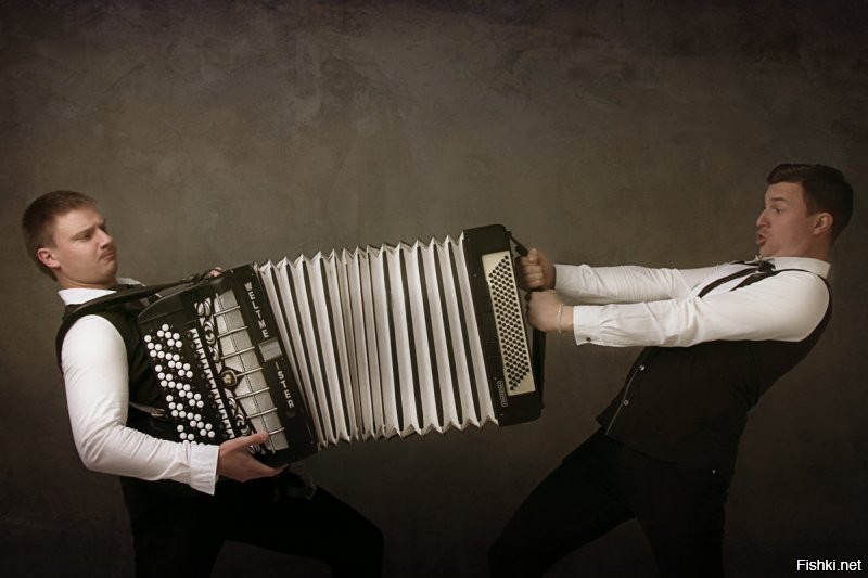 Ты сегодня с этой картинкой уже четвёртый. Вы уж между собой там определитесь, кто из вас на баяне играть будет