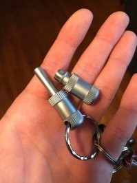 Объясните пожалуйста принцип действия, а главное смысл. Сигары обрезают гильотиной, и они очень компактные, и какой смысл делать в сигаре отверстие. Вообще первый раз о током слышу.