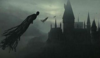 Молодые сразу вспоминают вот этих товарищей из Гарри Потера. Имхо, памятник неудачный, потому что такой памятник не должен ни у кого вызывать неуместных ассоциаций.