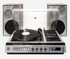 Моя. Батя купил в 1993м. Вега 119 АС стерео.
До сих пор работает