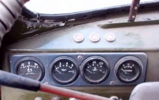 Вот это электроника, 4 прибора, три лампочки и спидометр. Остальное полный электронный автомат....