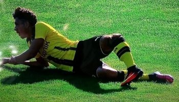 Думаю он об этом оскаре не думает ..