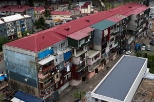 много подобного в Грузии: 
Грузия, бывшие 5тиэтажки: