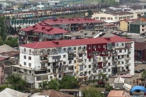 много подобного в Грузии: 
Грузия, бывшие 5тиэтажки: