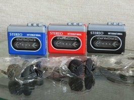 Торговал аудио-плеерами, кассетами, батарейками привезёнными из Польши.