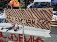 На этом фото по русски с акцентом слово :"Я люблю" !