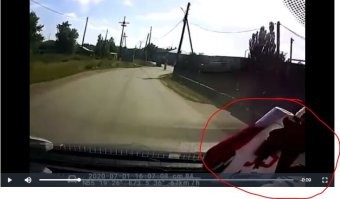 По показаниям акселерометра, тормозить он начал сразу, как только мадам появилась на горизонте, правда не особо активно.