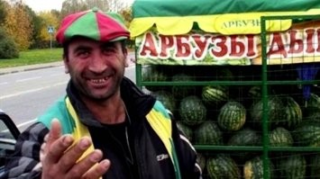 Места красивые, спору нет. Но там  -грузины, а они всё портят, своей русофобией, хамством, попыткой обмануть на деньги, подхалимством и фактически полным отсутствием вменяемого сервиса, за который тем не менее они гнут цену как на элитных курортах. Ну традиционная фишка - втюхать приезжим в три дорого бутылку кислого вина, под видом "семейного рецепта", делая ставку на то, что приезжие белые люди из вежливости купят и не будут напрямую говорить что это кислятина которую легче на землю вылить. В общем мелочные, трусливые и хитрые подлецы.
Я не утверждаю что среди грузин нет нормлаьных людей, но они либо прячутся , либо процент их невелик, и мне, к сожалению, попадались только какие-то хитросделанные, вызывающие своим поведением лишь отвращение.
Хотите хорошо отдохнуть? Едьте на какой-нить европейский курорт, там за ваши деньги вам окажут достойный приём и отдых, без попытки втюхать залежавшееся в уксусе мясо под видом шашлыка из только что убиенного барана.