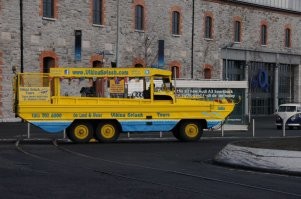 Два десятка водоплавающих автомобилей выставили на торги