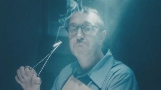 Девушка решила самостоятельно приготовить косметику и осталась слепой