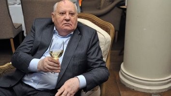 Что стало с партбилетом и скафандром Гагарина... Прости нас, Юра, - они в США