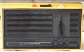 Тоже в кухне, тоже на стене, но вот такой)