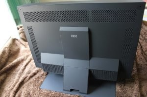 Дабы пост не состоял из одной картинки, еще любопытная модель: монитор IBM T221 диагональю 22.2   первый 4K монитор, выпущенный в 2001 год, разрешение 3840х2400 (16:10)