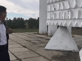 с бутылкой шампанского древнючий баянище