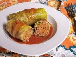 в среднем X и Y %  по ЕР району! 
В общем:
- жрут мясо  x%
- жрут капусту y%
= в среднем некоторые едят   <span style='color:gray'>[мат]</span>голубцы (по праву свободы слова) 

В рамках регламента ( публичных оскорблений и требования ИЗВИНЕНИЙ)
