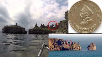 Владивосток . Одна из кекур на мысе Басаргина .