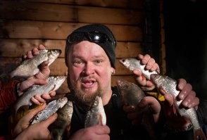 Вилле...сменил...профессию...из-за...коронавируса?!

Идиоты готовы теперь коронавирус к чему угодно приписать...

Ну а если по делу, то у Вилле во владении уже давно свой ресторан в Хельсинки. И его увлечение ресторанным бизнесом связано также с коронавирусом, как Волочкова с квантовой физикой.

Ресторан называется Purpur, и открыт он уже аж с сентября 2016 года!!!

www*purpur*fi/ru/

P.s Автору поста жирный минус за дезинформацию...