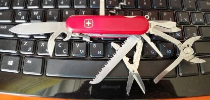 Моему в этом году исполняется двадцать, ношу в чехле, пользуюсь бережно.