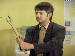 Илон Маск начал торговать красными труселями со своим логотипом