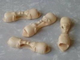 На Роджера Смита похожи.