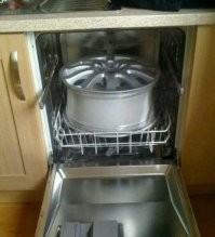 Опасно это) Я однажды в посудомойку мясорубку сунул. Сильно блин офигел когда вытащил ее и увидел, что с нее хромовое покрытие смыло и стала она матовой...