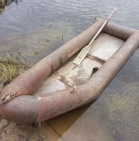 Тут вместо весла должен быть лом с приваренным куском 5 мм листа стали.