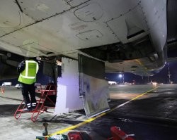 Шуруповёрт возможен, но я обычно им пользуюсь только в совсем запущенных случаях. Когда много винтов. Например, на панелях доступа к пакам кондиционирования Airbus-320.
А грани пока ещё ощущаются :)