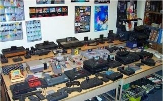 Это не 90-е.В углу gamecube,он появился в 2001-м +пока до нас дошел...