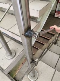 с.у.к.а. мне как человеку раньше работавшему газоэл.сварщиком больно это видеть.как зайцев нахватался