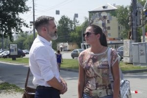 Вот эта красавица. Сама она не пострадала. У роженицы, которую везли в скорой, уже были схватки. Водитель машины скорой помощи рассказал, что женщина была уже в схватках, поэтому он ехал с сигналом.