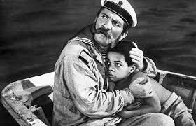 В США толпа устроила протесты против оборонявших свой дом вооруженных супругов