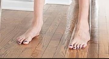 WTF! девушка больше на инвалида похожа, чем на длинноногую красавицу