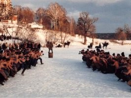 Это спорт и развлечение мужчин... Хочется мужчинам адриналина - в добрый путь! В хоккее порой и не такое увидишь, опят же бои на масленицу...
