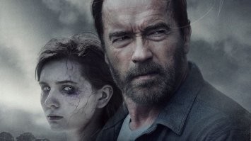 Не классические одноклеточные треш-зомби-ужастики, а скорее драмы. 
"Бремя" (Cargo) - 2017
"Зараженная" (Maggie) - 2015.