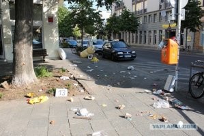то есть ты реально наглухо туп, что даже пользоваться переводчиком вместе с поисковиком не можешь?
я тебе клоуну вопрос задал : ты кретин немецкий знаешь?
In Deutschland gibt es über 900 Tafeln. Im Schnitt versorgen diese 1,5 Millionen Menschen pro Woche. 



а теперь второй вопрос: 1,5 миллиона человек это можно считать что по одному меряют????

а теперь третий вопрос- was ist ein Mungo?
да ты лох конченый в РОЗОМ МЛЯТЬ СКАФНДРЕ!!!

у меня в окне помоек нет !
но они есть у моих знакомых из Германии.
как кинут фото покажу...
а пока тебе и этого хватит: