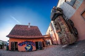 Это Латвия , синевила . Вот новое фото . Там рядом много старой техники , если честно очень жалко что гниет и рафики и икарусы и тд .