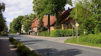 А цо в Европе? И в Европах от соседей за заборчиком прячутся..

ГРАНИЦА ЛИЧНОГО должна быть как то отмечена. Это как отметина территории у псины или кошки...ЭТО МОЁ и не смей сюда лезть))