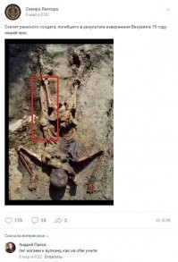 Простолюдинам запрещалось мечи иметь, а у этого он имеется - значит солдат :)