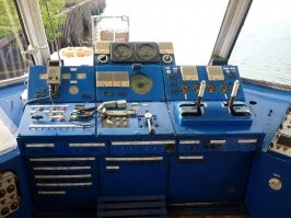 Ну почему же нет? "Рулевая рубка" (Пост Управления) вот Вам от Москва 123 и 221. У Р-51 не сильно отличается. Штурвалов у этого поколения уже не было.