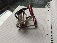 Кажется это зажим, для вытаскивания пробок из бочек.