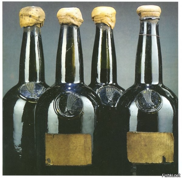 Еще идея появилась. Судя по зубчикам внутри, возможно это для открывания винных и коньячных бутылок, горлышко которых заливали сургучом. Как любитель элитной алкашки, сам сталкиваюсь, что надо аккуратно разломить его (он крошится) А такая приблуда была бы просто идеальным инструментом!!!