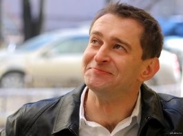 Нет, дублёр.