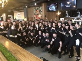 На лицо ужасная, добрая внутри: крупная летучая лисица напугала пользователей сети