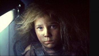 Чужой пересматривал даже не знаю, сколько раз, знаю фильм наизусть, каждый раз начиная читать статью: "факты о Чужом, которые вы не знали" улыбаюсь, думаю, ну что еще то хоть могут рассказать в очередной раз, кажется уже все рассказали) 
А вообще 70-80-е была золотая эра, конечно. У нас и у них. И в музыке в том числе, сколько великого, отличного кино и музыки создано. 
Конечно, сейчас все пришло в упадок и даже сравнивать нельзя, просто такой период истории. Как сказал Вадим Самойлов - людям сейчас просто не до песен. 
Кстати, если кто не знал, в кого выросла та замечательная девочка)