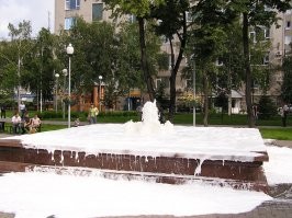 Так выглядят 12 литров Fairy:) Фонтан примерно 10х10 м.