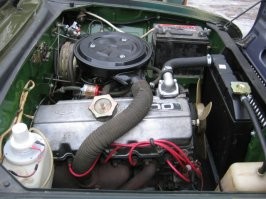 Ну, Автор, ну нет слов! 
Москвич 2715 Бизон 1
"Москвич бизон-1" подготовлен для сельской местности охоты и рыбалки. Данный ПИКАП был выбран для этой цели не зря. Во первых, легкий, надежный, как все "Москвичи" того времени. Данный экземпляр готовился для показа на выставке. Год выпуска автомобиля 2000, собирали на заводе видно из старых запасов. Двигатель и КПП установлены штатные. Установлена алюминиевая защита картера с буксировочными проушинами.

Передняя подвеска штатная, за исключением, переделки поворотных кулаков, крепления нижних рычагов и амортизаторов на шс. Пружины установлены от Волги с дополнительными проставками. Задний мост установлен от Нивы по многим причинам. Намного легче штатного, шире колея, установлена пониженная пара в редуктор 5,5, можно установить блокировку дисковую или кулачковую, все есть в продажи. Амортизаторы ВАЗ, а вот рессоры пришлось снимать 5 листов, очень жесткие, ведь машина весит всего 580 кг. Установлен гидравлический ручник, чтобы не переделывать троса. На передние ступицы изготовлены переходные дюралевые проставки под Нивские колеса. Колесные диски эксклюзивные R-16, кованные, производства ВИЛС. Шины 245/ 85 -16. Кузов штатный, за исключением: снята будка, переделаны задние дверцы, передние и задние крылья, арки колес, пороги обрезаны и переварены , установлены пластиковые расширители арок. В кузове установлен вварной каркас безопасности, багажник на крыше для запаски. Блокировку заднего моста можно установить по Вашему желанию.