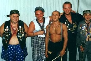 Очень лекарственное растение, между прочим. (с)
-Мы все болезни лечим, стаканом доброго вина... (с)